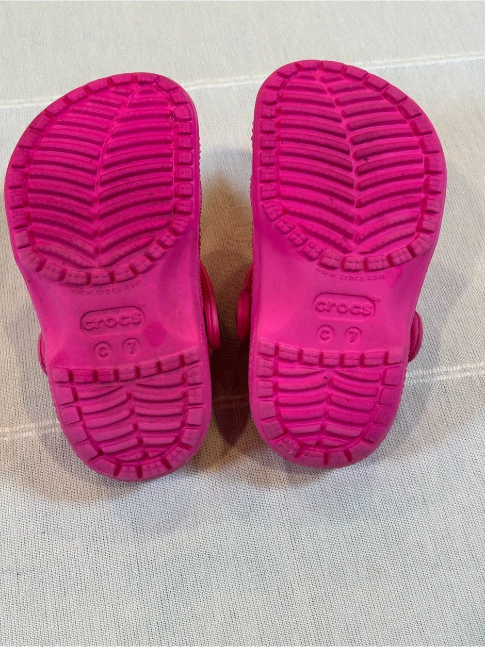 Crocs Classic Clogs – Bright Pink size 7 toddler